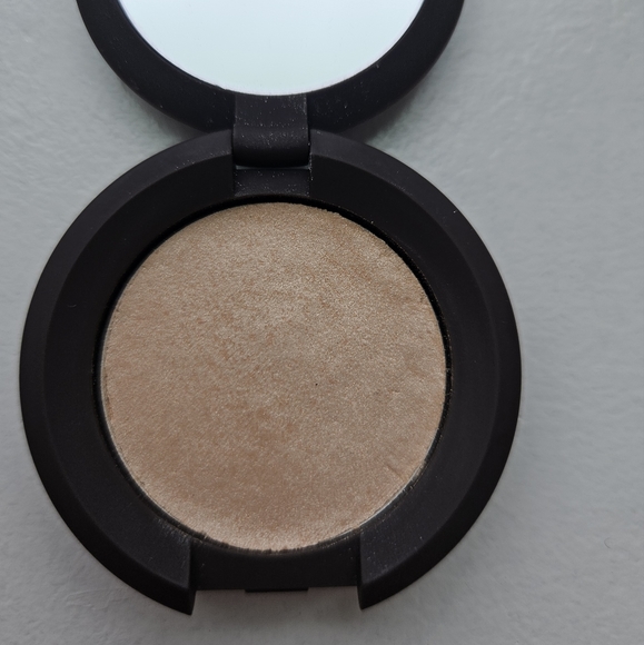 BECCA Mini Shimmering Skin Perfector Pressed Highlighter in Moonstone - Picture 6 of 8
